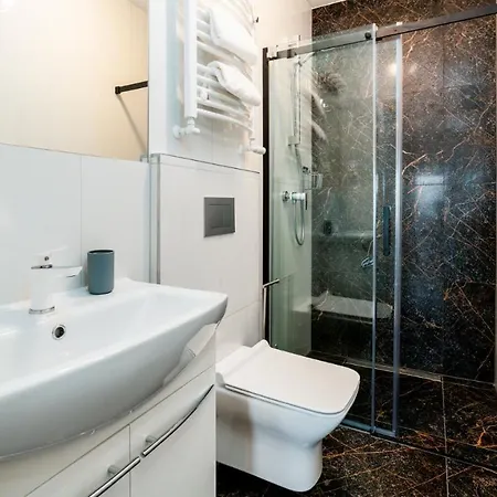 Everysky - Wyspianskiego 4 *